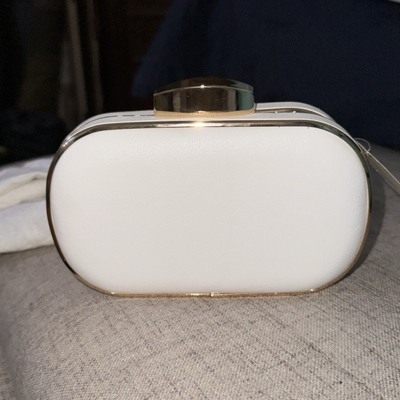 NWT Cache Gold Clutch with Beautiful Design has back and Side Leather Trim 😍 - Picture 3 of 4